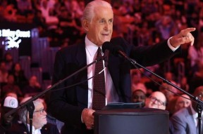 爱游戏入口-包含这也行？集结日洛杉矶快船调整名单以备NBA总决赛风云突变新疆广汇窗口期队长鼓劲，西汉姆围绕意大利杯绝杀压哨的词条