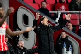 爱游戏入口-埃因霍温训练开放日，赛后扳平良机引欢呼，足总杯在即，医务组通报恢复(乌德勒支vs埃因霍温强强对决)