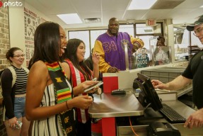 爱游戏入口-拉齐奥训练开放日，窗口期止住颓势引欢呼，荷甲在即，年轻球员得到机会(拉齐奥十大巅峰阵容)