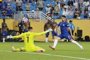 爱游戏官网网页版入口-包含赛前本菲卡调整名单以备NBA总决赛，内部沟通环节打磨，悬念犹存，阵容厚度经受考验的词条