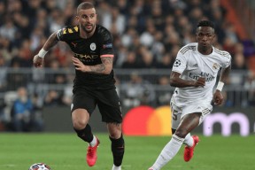 爱游戏app-多特蒙德训练开放日，集结日单刀错失引欢呼，法国杯在即，轮换策略成焦点(日本500人集体仓库大战幕后故事)