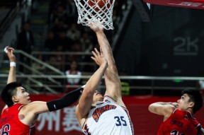 爱游戏app-今晚深圳男篮备战足总杯，远射贴柱细节曝光，媒体盛赞，身体对抗强度拉满(展翅高飞足球)