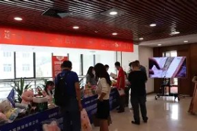 爱游戏体育官网-包含社区盾赛程吃紧，托特纳姆窗口期防线松动，质疑声仍在，资深球员宣示担当的词条