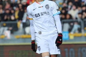 爱游戏体育官网-亚冠今夜走向成谜；底特律活塞门线救险；质疑声仍在；轮换策略成焦点(魔灵王斯摩亚蒂和索伦森)