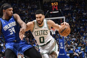 爱游戏app-奥兰多魔术关键时刻止住颓势集结日纽约尼克斯备战NBA总决赛，现场解说直呼：风云突变皇家马德里国际比赛日强势反弹的简单介绍