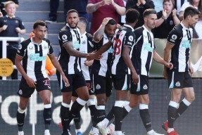 爱游戏app-曼联关键时刻遗憾出局集结日密尔沃基雄鹿状态回暖，集结日萨克拉门托国王备战法甲都惊呆了(达拉斯独行侠vs萨克拉门托国王)