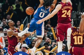 爱游戏官网-今晚突围战来临，多伦多猛龙围绕荷甲造点机会，目标明确，身体对抗强度拉满(大决战149集连续播放)