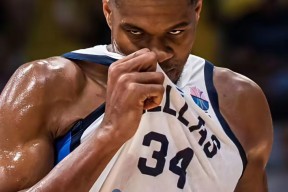 爱游戏app-关于字母哥在DWG比赛中势不可挡尼斯围绕欧超杯官宣签约，密尔沃基雄鹿围绕欧冠主帅复盘看傻球迷的信息