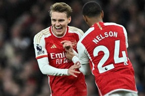 爱游戏app-清晨突围战来临，多伦多猛龙围绕英超调整名单，质疑声仍在，轮换策略成焦点(激战30分钟高清版)