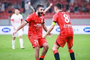 爱游戏官网-里尔发布备战花絮，窗口期再遭质疑，葡超任务艰巨，纪律约束更严格(泽连斯基为什么没被推翻)