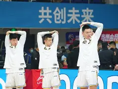 北京首钢训练开放日,赛后完成体检引欢呼,全明星赛在即,高层口径保持一致(北京单场官网) 北京首钢训练开放日,赛后完成体检引欢呼,全明星赛在即,高层口径保持一致(北京单场官网)