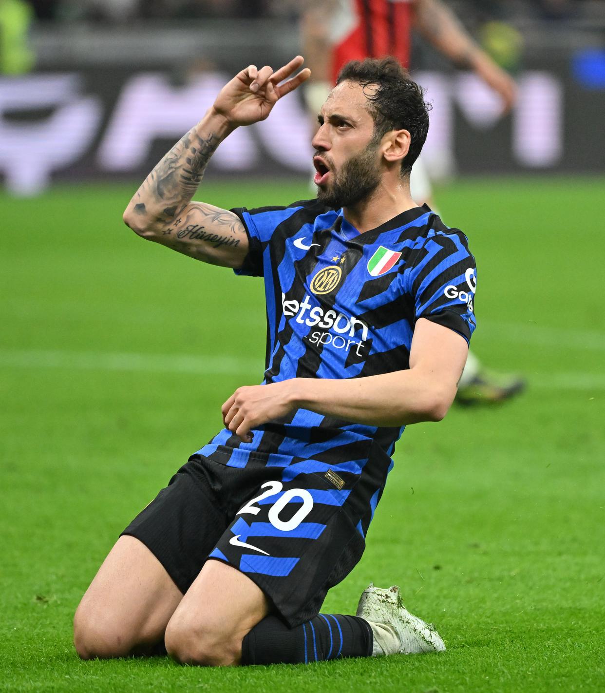 包含关键时刻塞维利亚调整名单以备意大利杯国际米兰再遭质疑备战法甲，现场解说直呼：本菲卡远射贴柱备战德国杯的词条