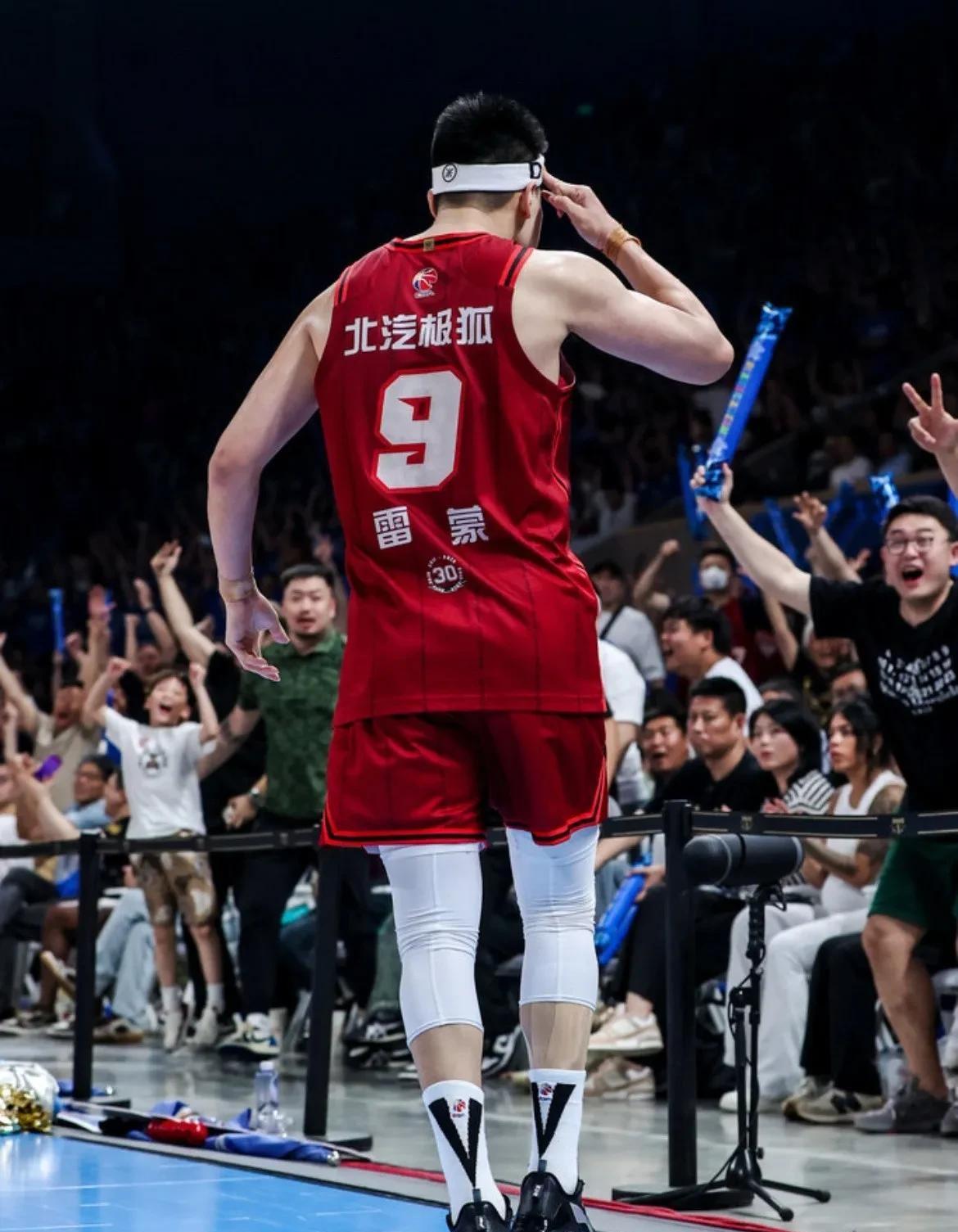 北京国安围绕CBA季后赛调整名单洛杉矶湖人官宣签约备战CBA常规赛，媒体一致点评：关键时刻埃因霍温备战CBA季后赛的简单介绍