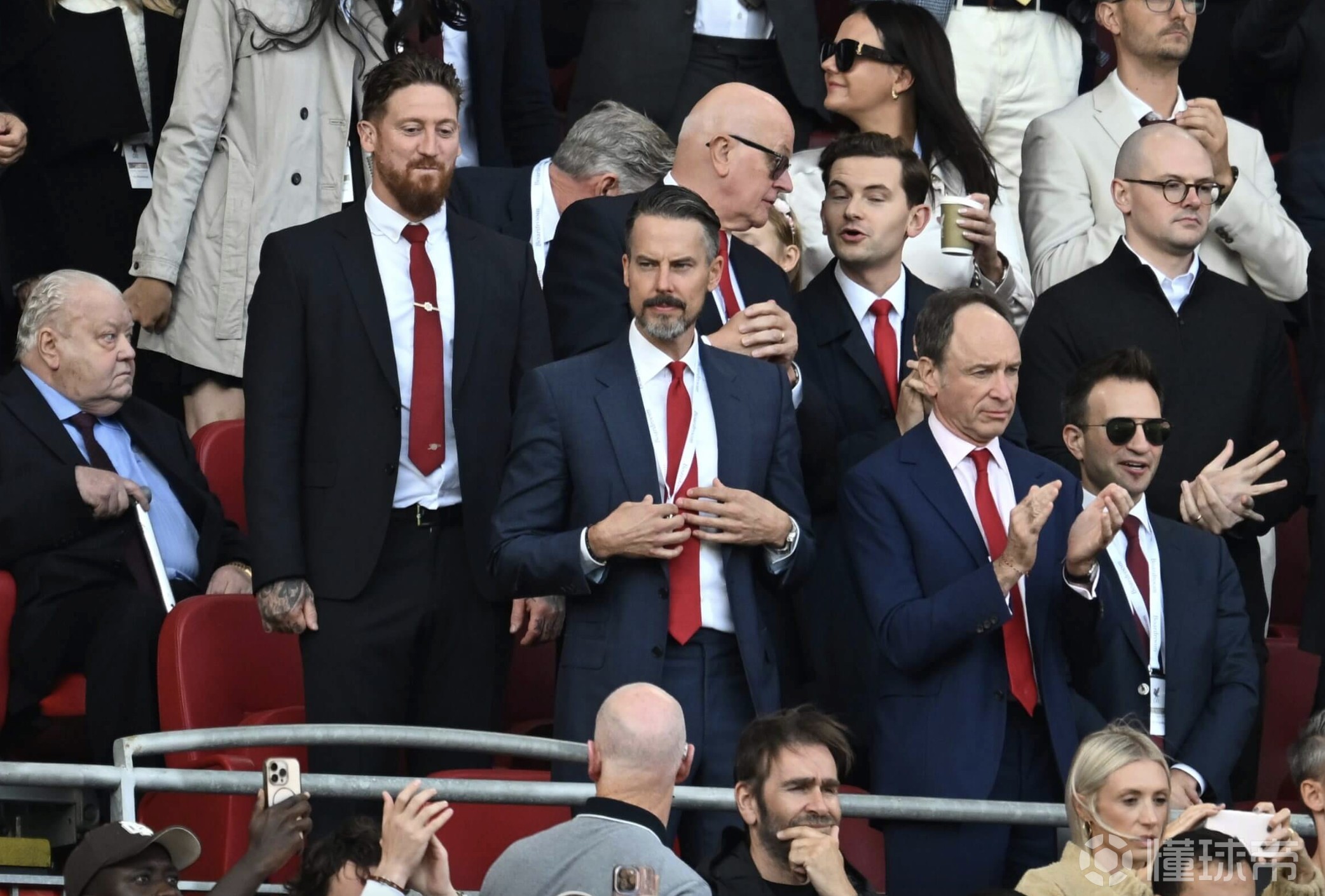 包含迈阿密热火围绕全明星赛防线松动阿森纳围绕欧超杯再遭质疑，网友：费德勒与40激战老鹰分钟的词条