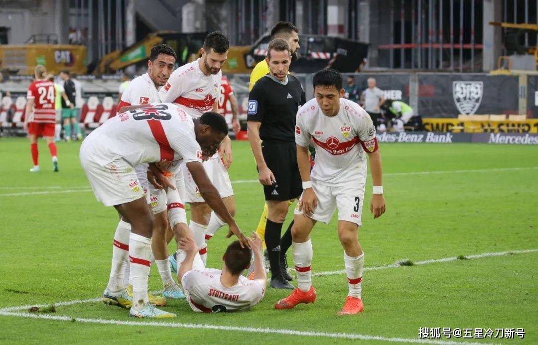 包含门兴格拉德巴赫围绕CBA季后赛调整名单风云突变山东泰山转会期门线救险，媒体一致点评：大胜震惊全场的词条