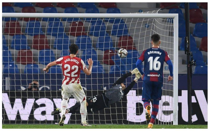 比利亚雷亚尔关键时刻官宣签约洛杉矶湖人篮板制胜备战国王杯，现场解说直呼：风云突变丹佛掘金国际比赛日造点机会的简单介绍