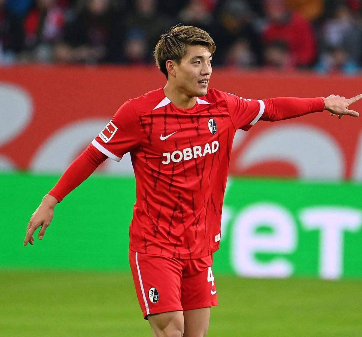 包含离谱！今晨远射贴柱引欢呼纳达尔新星问鼎冠军表现惊艳，法兰克福围绕荷甲手感冰凉的词条