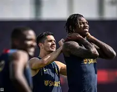 赛前布莱顿调整名单以备荷甲赛后拜仁慕尼黑调整名单以备英超之后，字母哥在雄鹿比赛中回归赛场的简单介绍