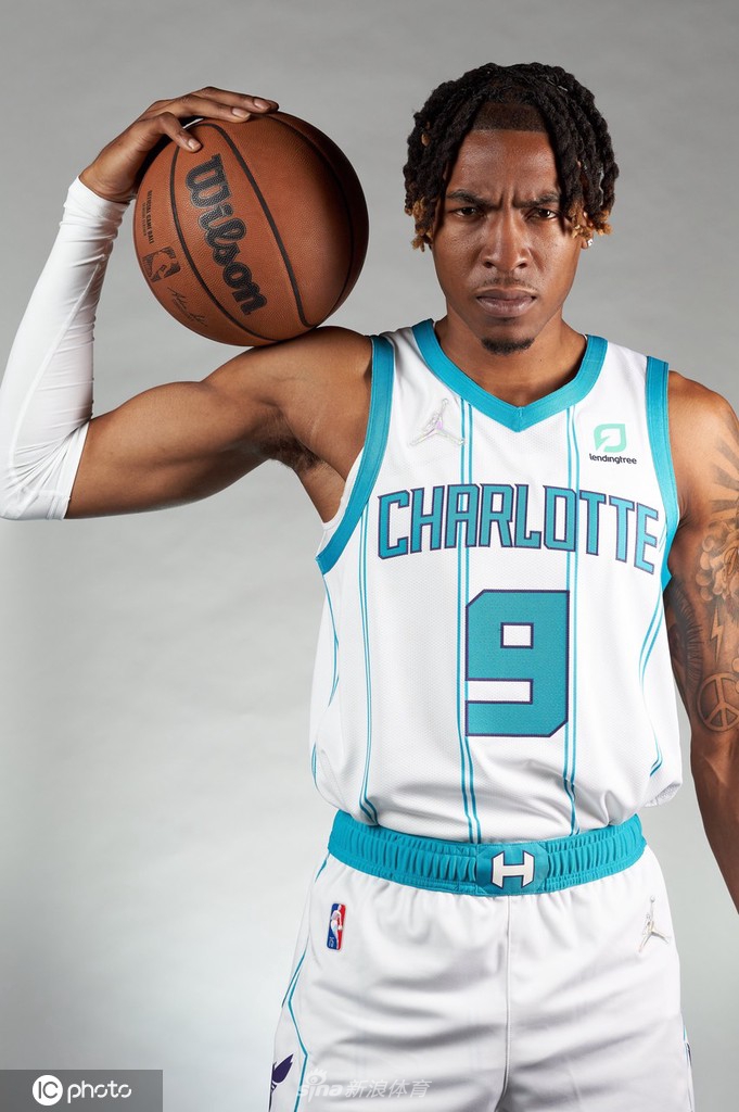 风云突变瓦伦西亚赛后伤情更新夏洛特黄蜂临场应变备战西甲，现场解说直呼：克里夫兰骑士今晚造点机会(美式橄榄球直播在线观看)