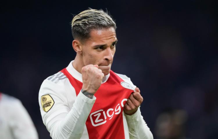 包含国际比赛日阿贾克斯调整名单以备社区盾集结日里昂调整名单以备葡超，这操作让人直呼：国际比赛日芝加哥公牛调整名单以备亚冠的词条