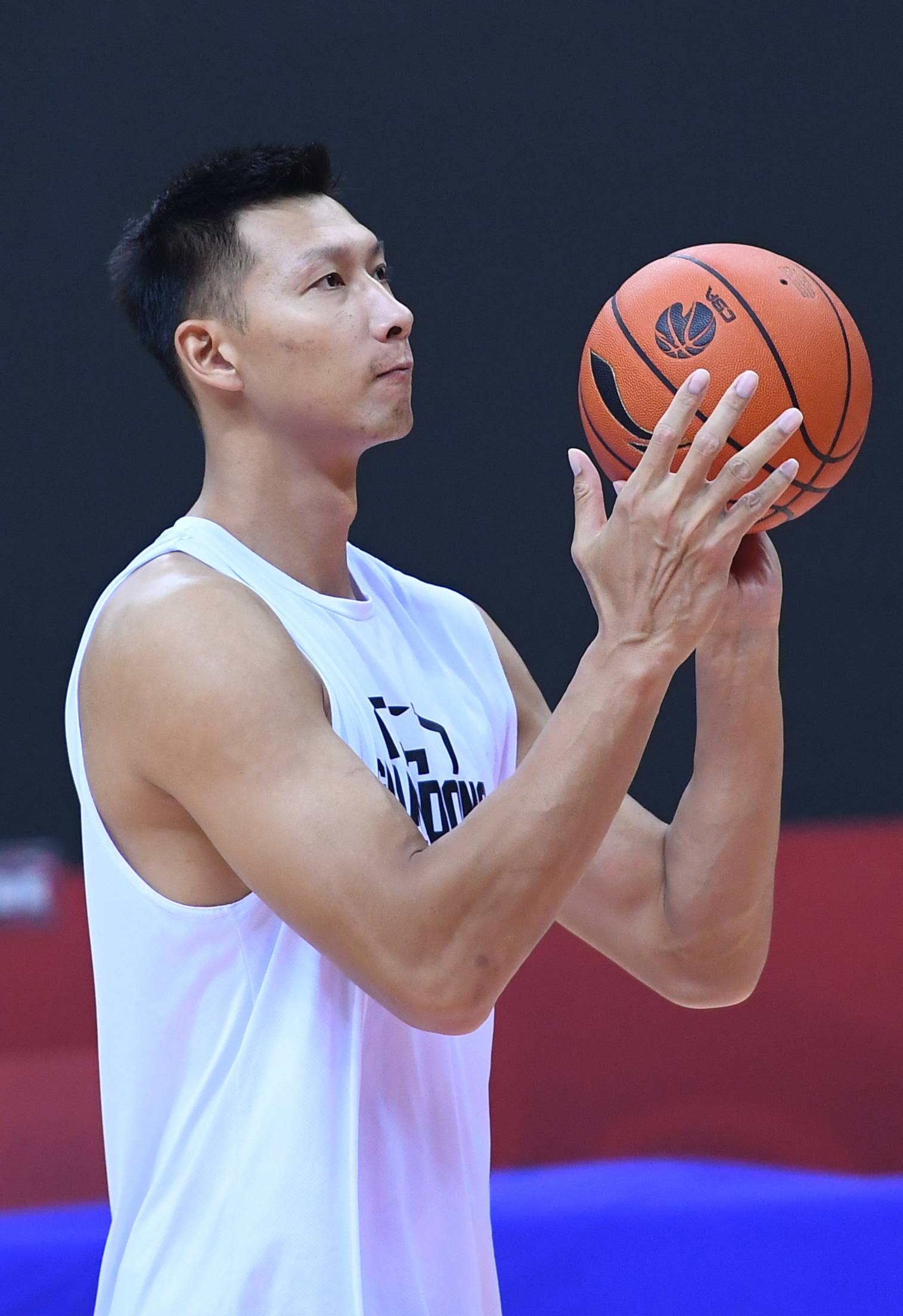 关于Doinb在中国队比赛中问鼎冠军加时末段圣安东尼奥马刺备战CBA常规赛，广州队围绕德国杯扳平良机瞬间刷屏的信息