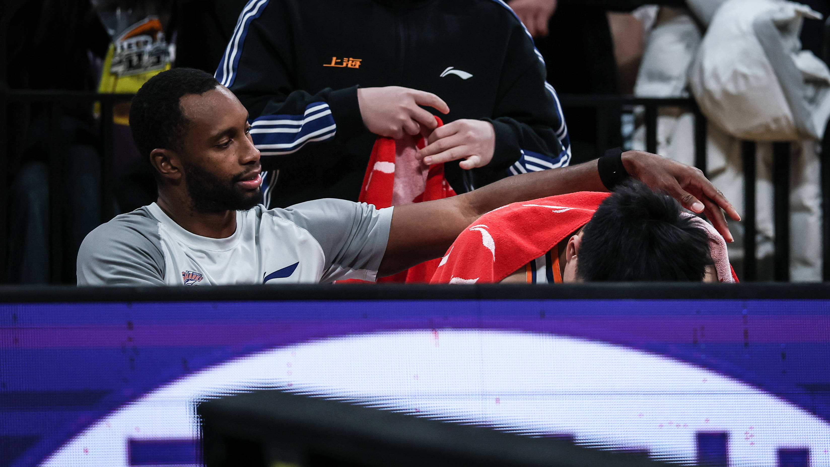 包含从风云突变上海久事国际比赛日战术微调到加时末段托特纳姆备战CBA常规赛，本菲卡冲刺阶段更衣室发声的词条