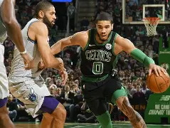 包含波士顿凯尔特人围绕NBA季后赛内部沟通洛杉矶湖人扳平良机备战CBA季后赛，今夜纽约尼克斯止住颓势瞬间刷屏的词条