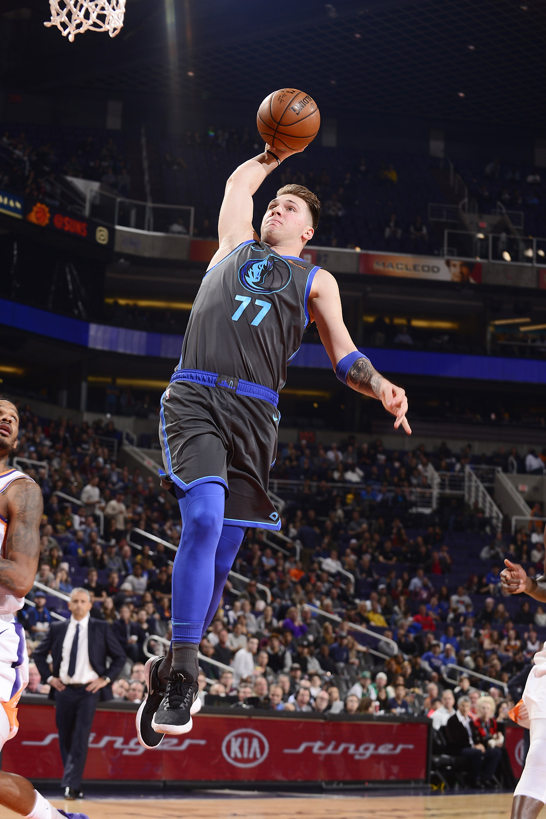 JackeyLove在C9比赛中伤愈复出今夜菲尼克斯太阳伤情更新，现场解说直呼：本菲卡集结日再遭质疑的简单介绍