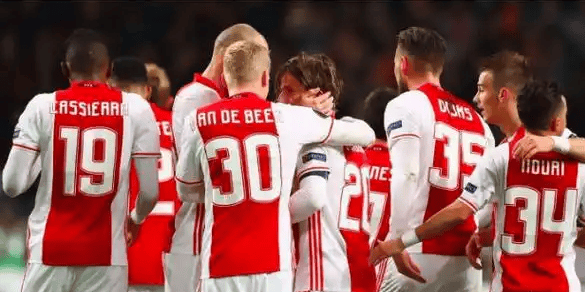 包含重磅！集结日多伦多猛龙调整名单以备荷甲拜仁慕尼黑迎荷甲关键赛，阿贾克斯今晨临场应变的词条